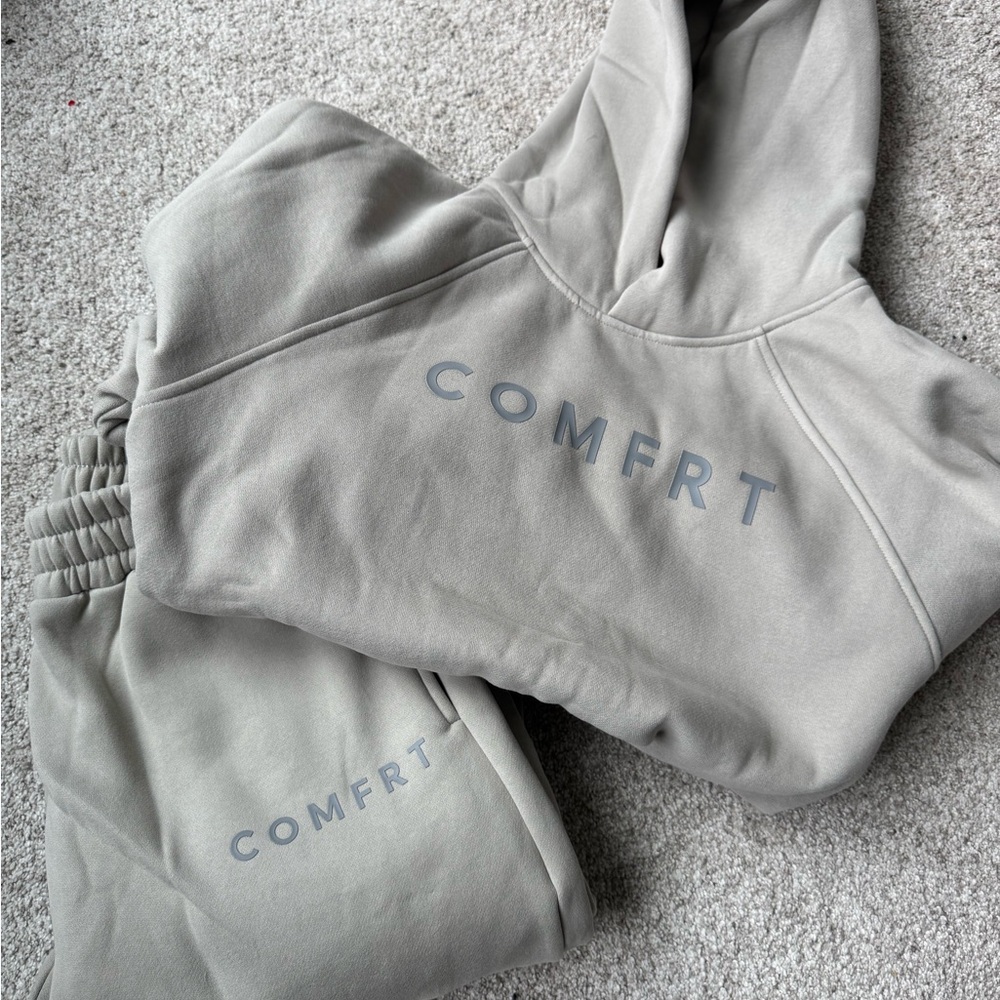 COMFRT Women's Gray Hoodie and Sweatpants Set SMALL